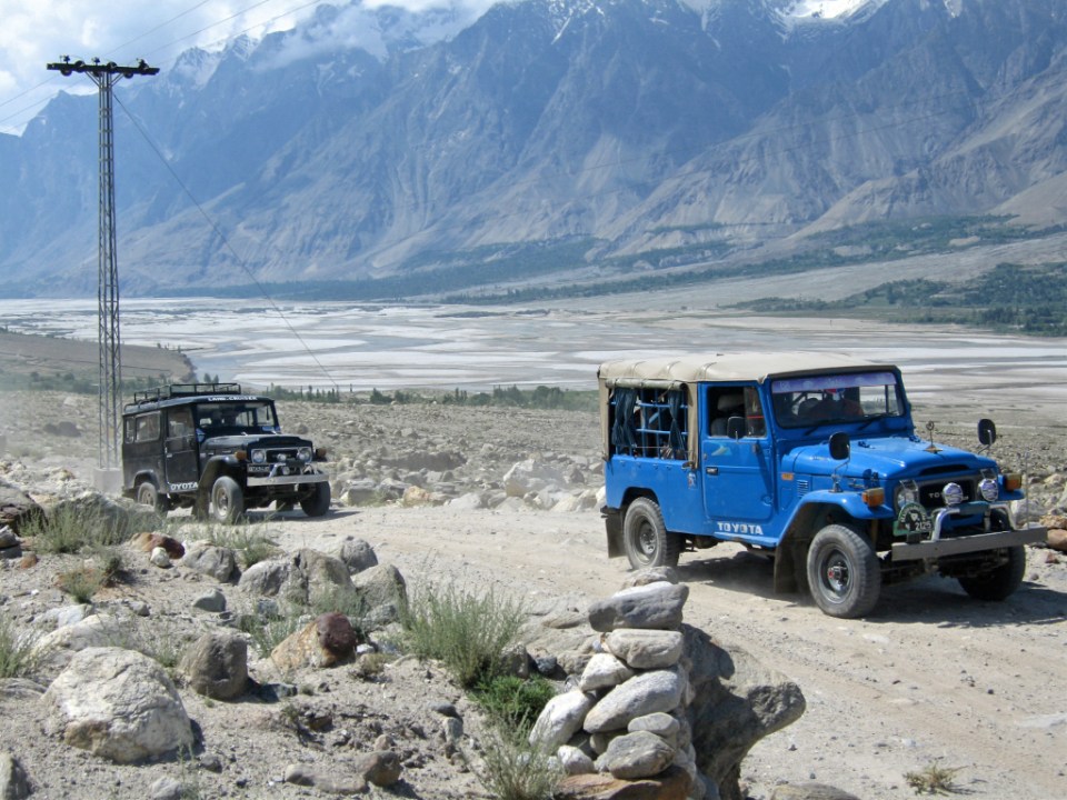 Wide valleys and good roads to start on the drive to Askole