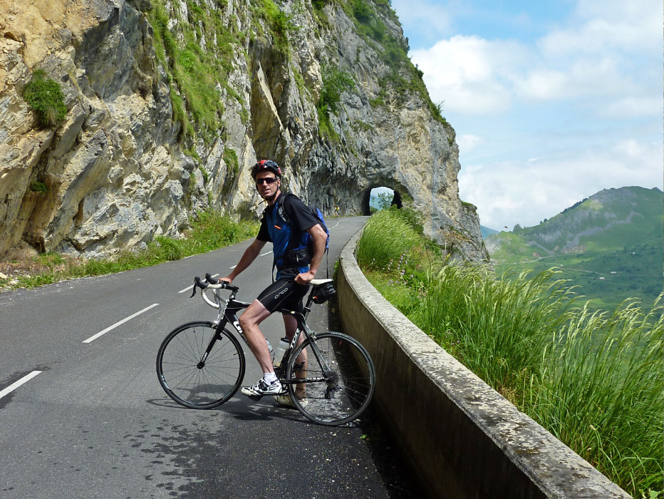Col d`Aubisque road