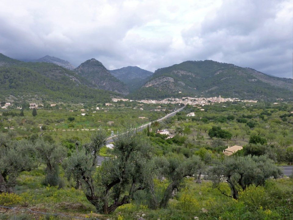 Caimari and the start of the Tramuntana Mountains