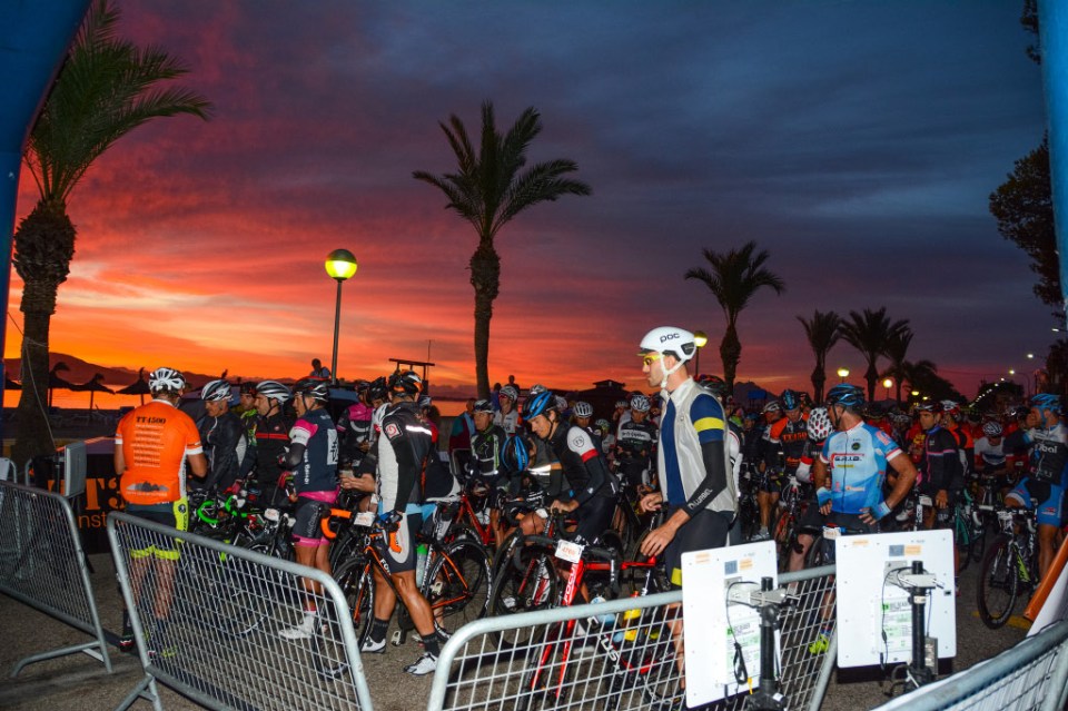 8.00am sharp and we are off...(photo: Margalida Ferrer)