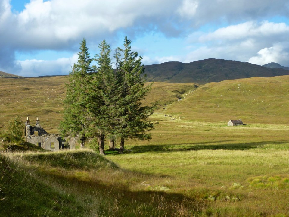 The ruin of Luibeilt and the Meanach bothy