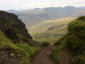The rocky gully at Mickledore that leads down to Hollow Stones