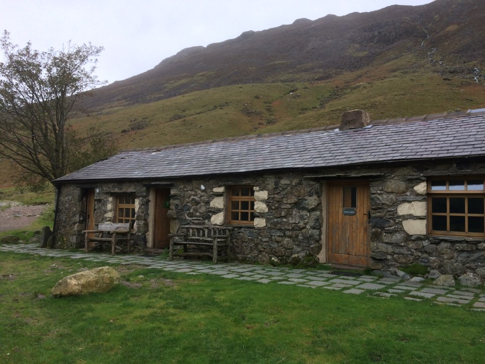 Black Sail Youth Hostel