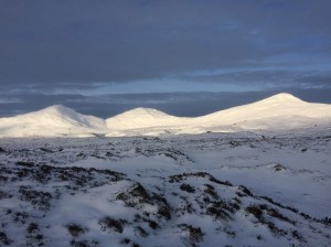 From Ben Alder Cottage i traversed the 3 peaks from right to left (Meall a Bhealaich, Sgor Choinnich and Sgor Gaibhre) before heading SE to Carn Dearg and then down to Loch Ossian Youth Hostel